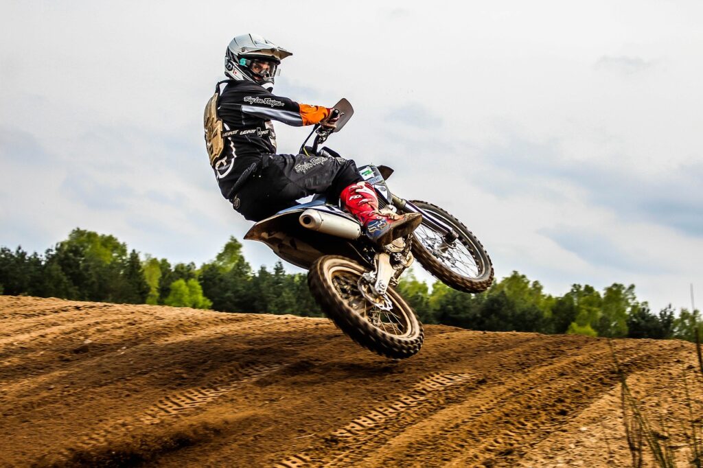 do pro motocross riders wear chest protectors