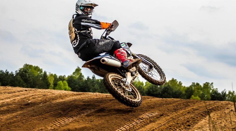 do pro motocross riders wear chest protectors